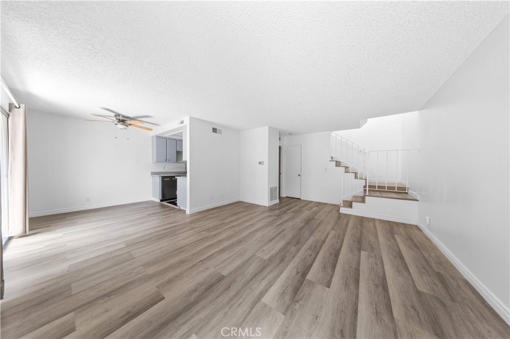 MLS #WS25232446 image #2