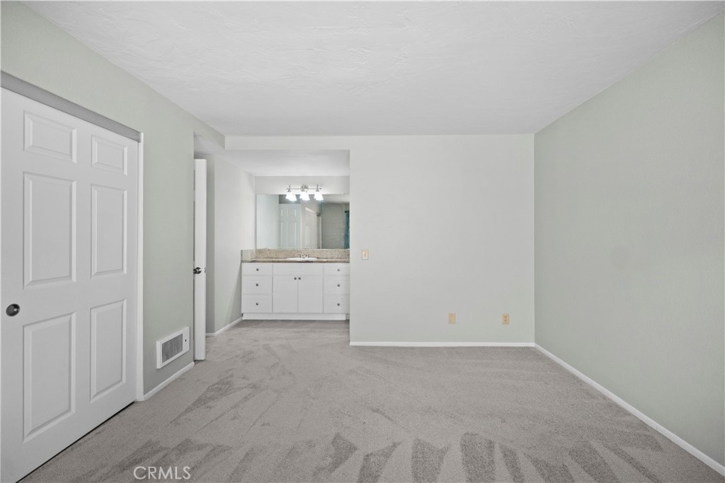 MLS #WS25234523 image #24