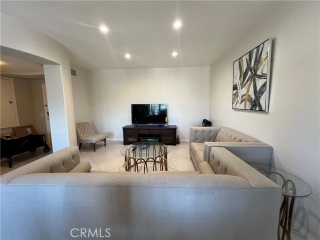 MLS #WS25234661 image #2