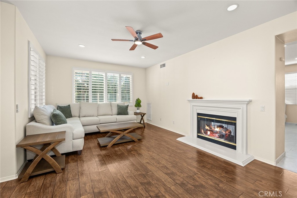 MLS #WS25234845 image #5