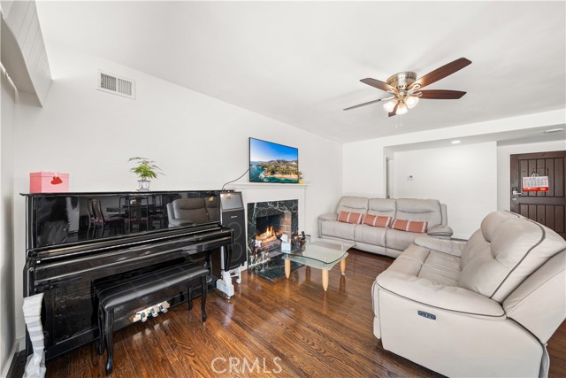 MLS #WS25235022 image #8