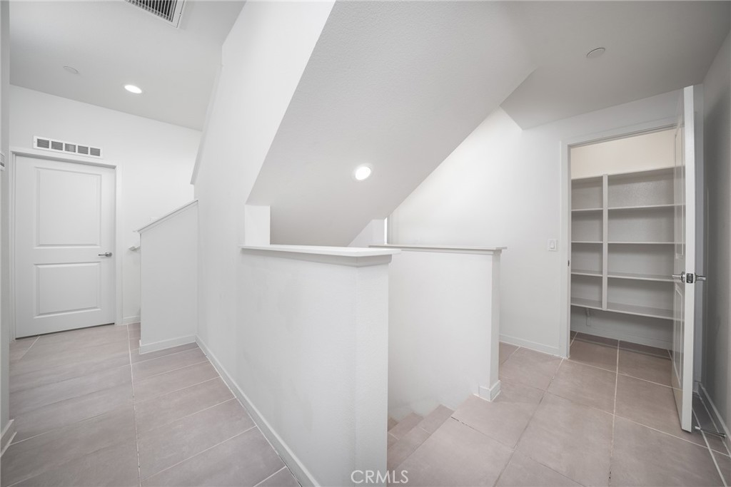 MLS #WS25236190 image #10