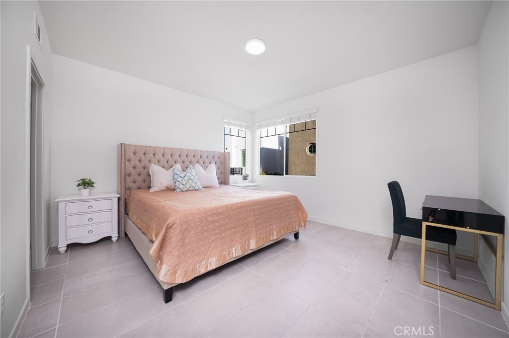 MLS #WS25236190 image #11