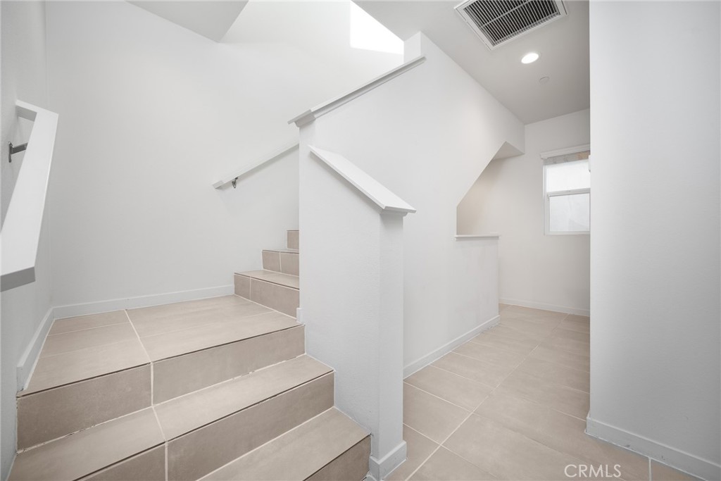 MLS #WS25236190 image #20