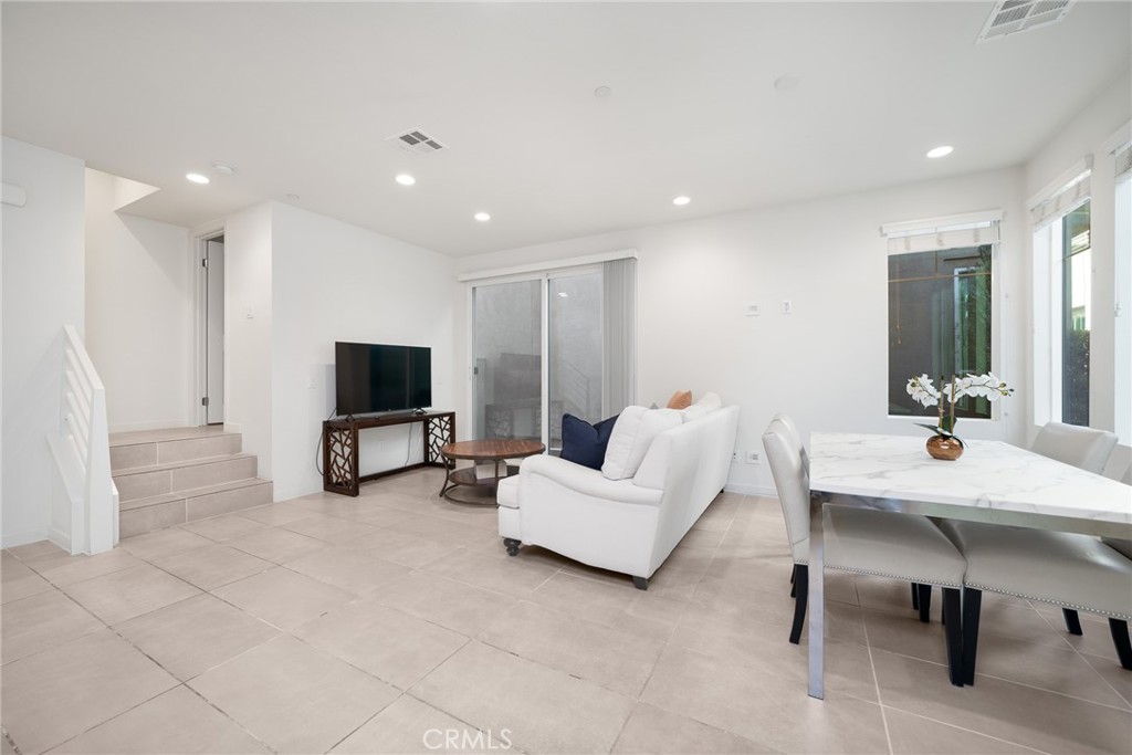 MLS #WS25236190 image #7