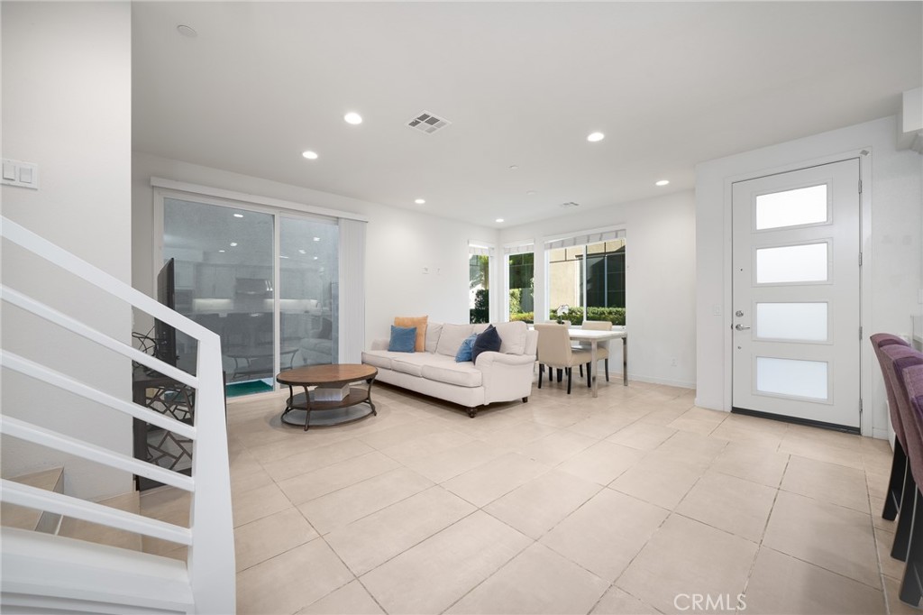 MLS #WS25236190 image #8