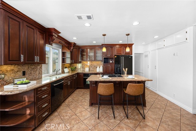 MLS #WS25236521 image #10