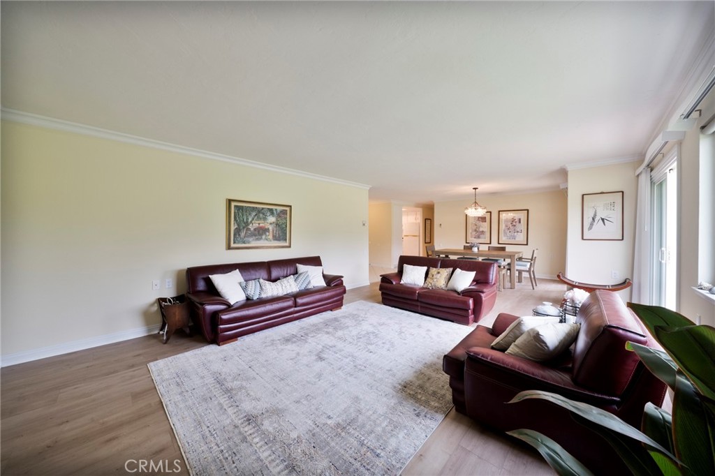 MLS #WS25237530 image #6