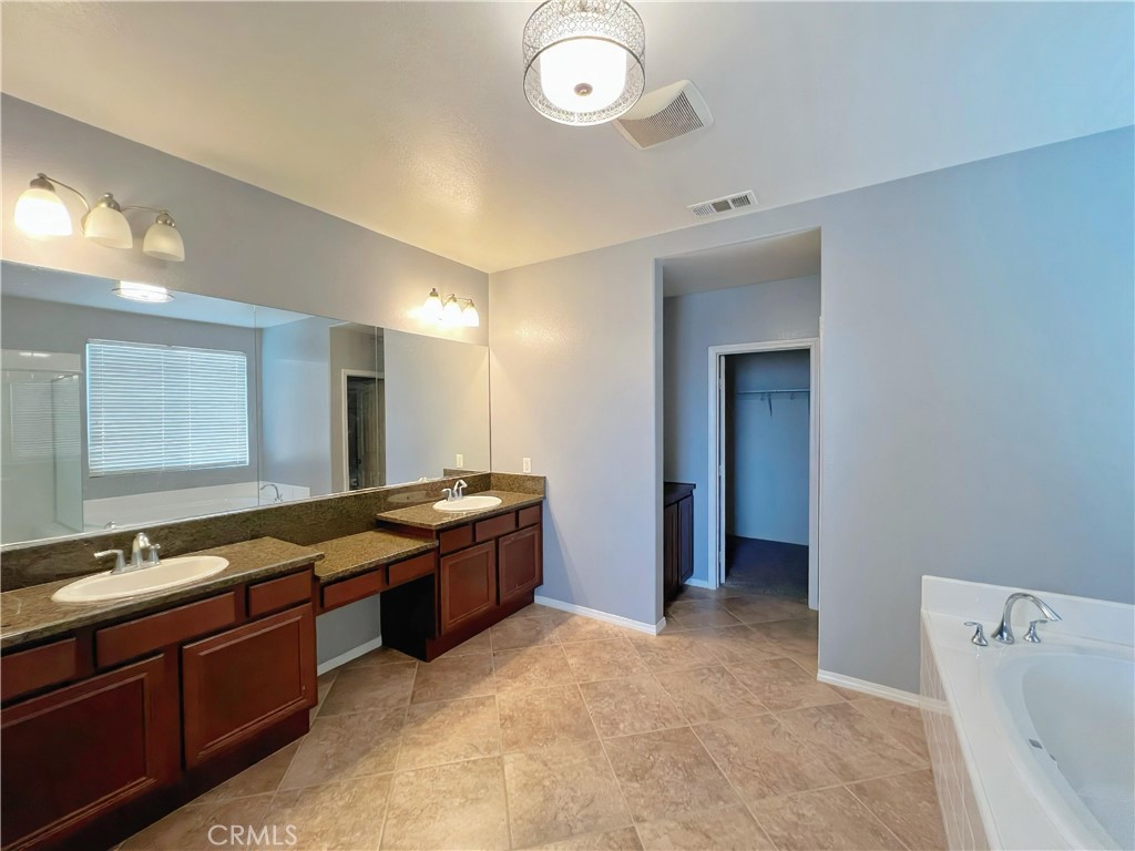 MLS #WS25240067 image #23