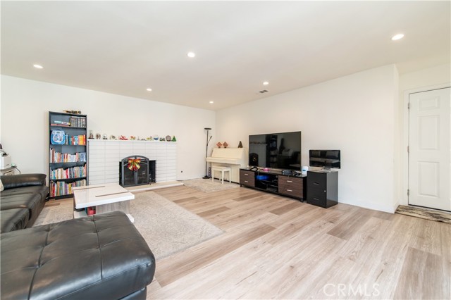 MLS #WS25241929 image #5