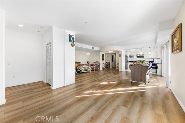 MLS #WS25242495 image #5