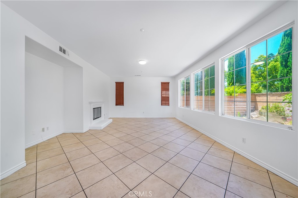 MLS #WS25243398 image #12