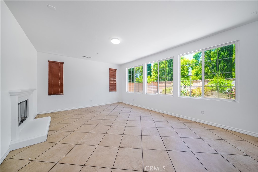 MLS #WS25243398 image #13