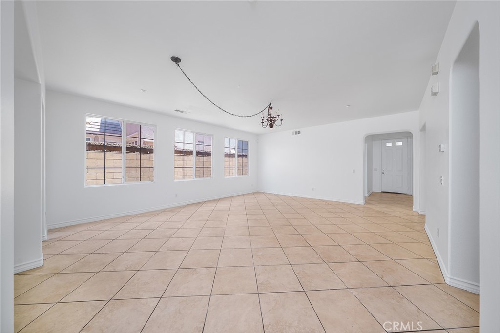 MLS #WS25243398 image #3