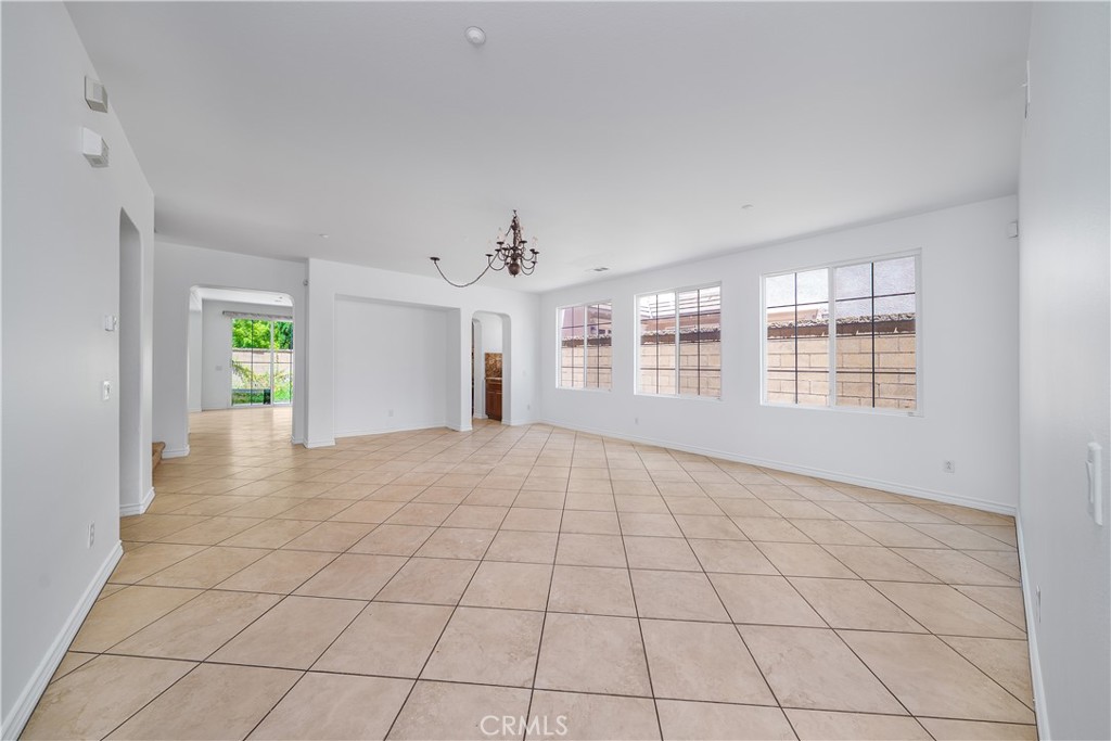 MLS #WS25243398 image #5