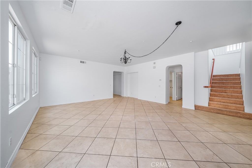 MLS #WS25243398 image #6