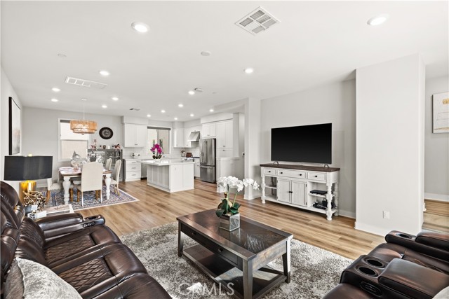 MLS #WS25244179 image #10