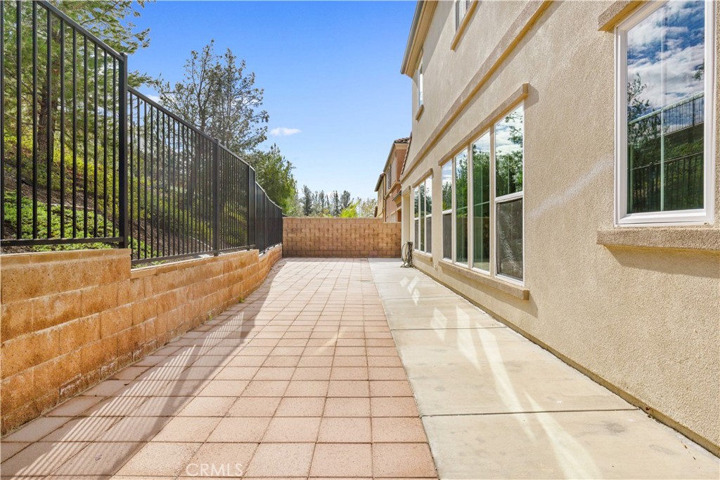 MLS #WS25245087 image #18