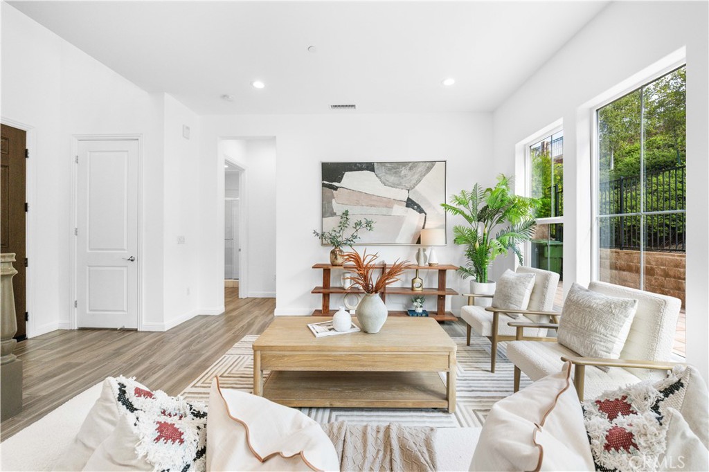 MLS #WS25245087 image #9