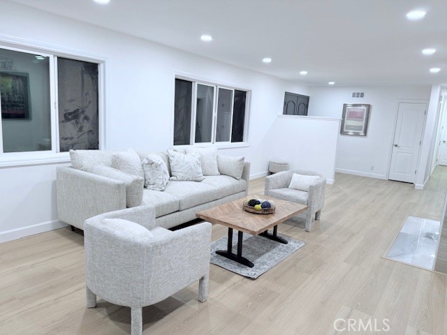 MLS #WS25245693 image #9