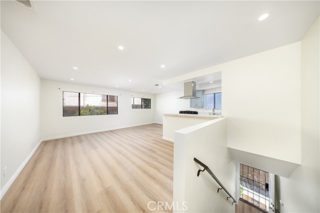 MLS #WS25246367 image #9