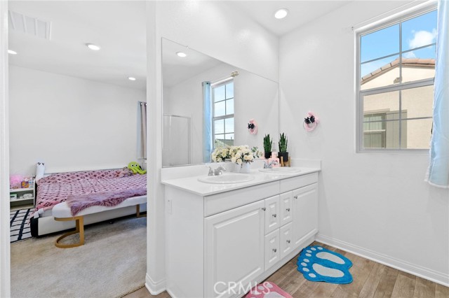 MLS #WS25247171 image #17