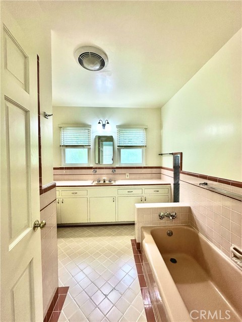 MLS #WS25247523 image #9