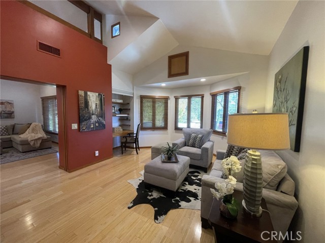 MLS #WS25249393 image #3