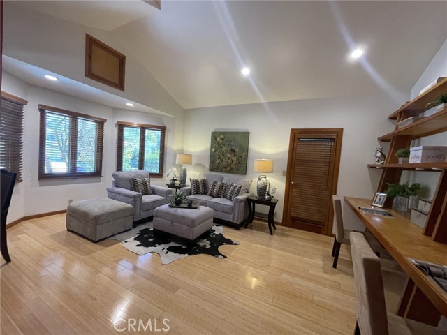 MLS #WS25249393 image #5