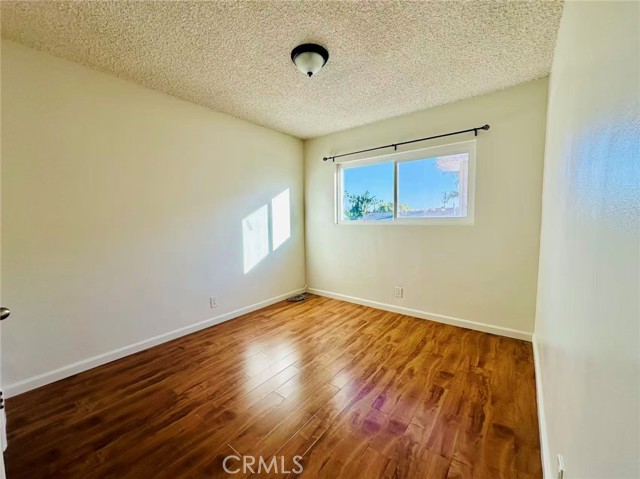 MLS #WS25250438 image #4