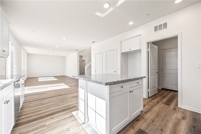 MLS #WS25251133 image #14