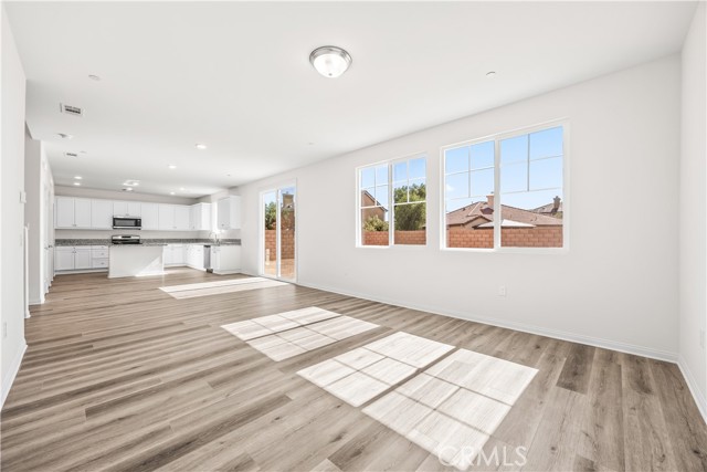 MLS #WS25251133 image #5