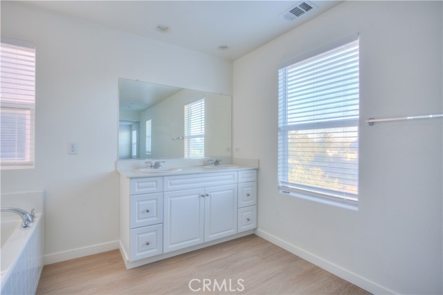 MLS #WS25251630 image #22