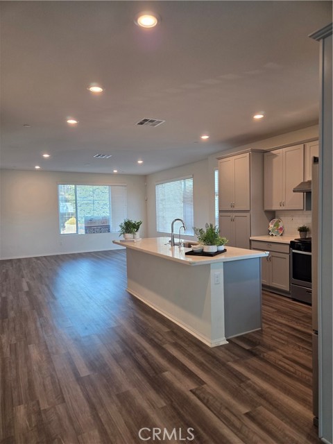 MLS #WS25251835 image #1