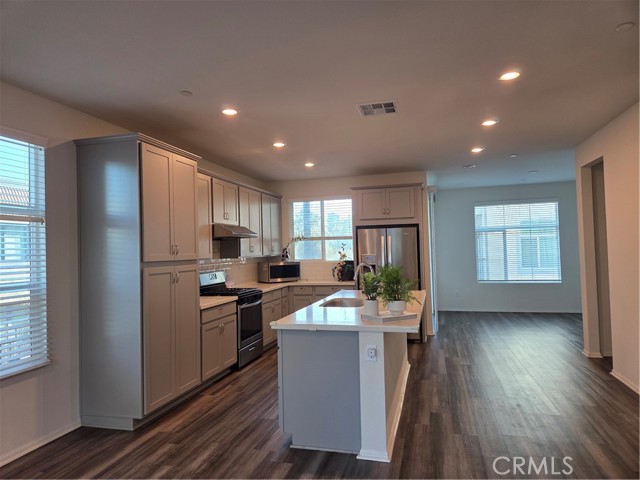 MLS #WS25251835 image #2