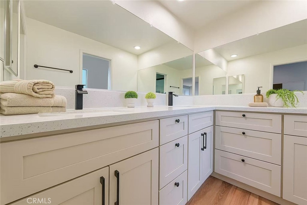 MLS #WS25252463 image #14