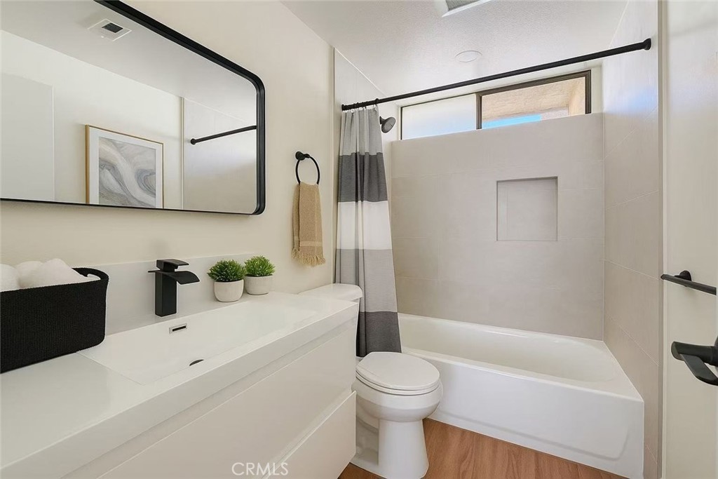 MLS #WS25252463 image #16