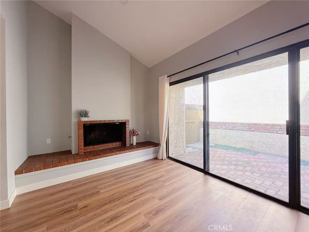 MLS #WS25252463 image #5