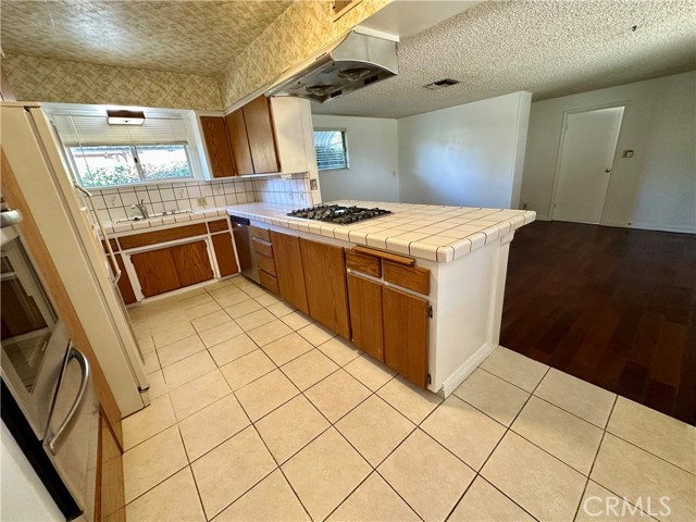 MLS #WS25252480 image #6