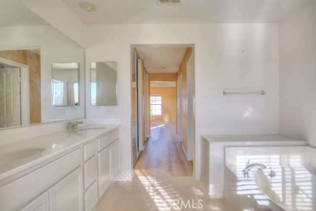 MLS #WS25252536 image #25