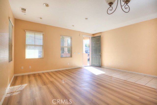 MLS #WS25252536 image #4