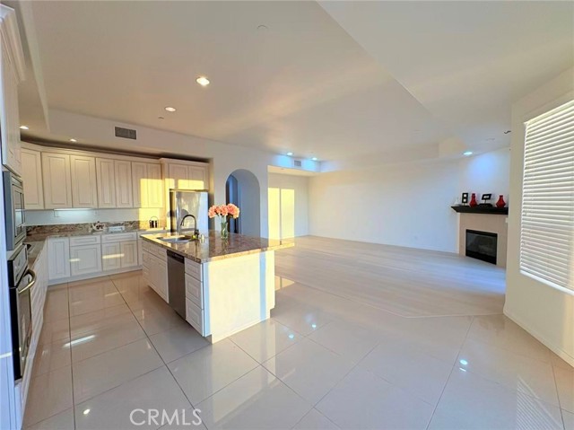 MLS #WS25252716 image #2