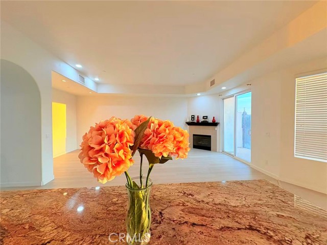 MLS #WS25252716 image #4