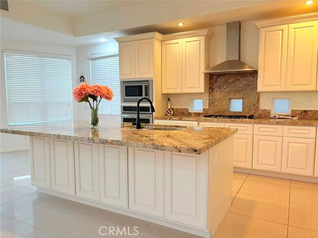 MLS #WS25252716 image #5