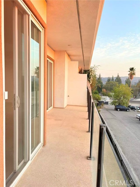 MLS #WS25252716 image #6