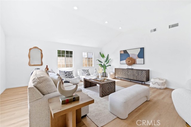 MLS #WS25252748 image #2