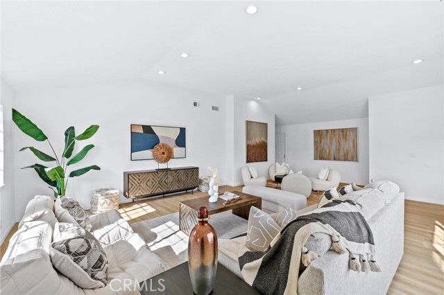 MLS #WS25252748 image #3