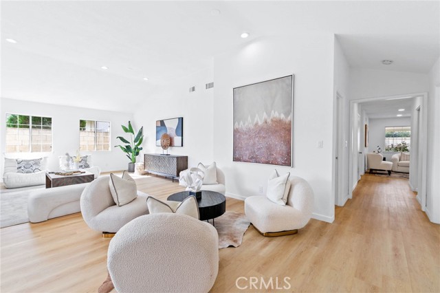 MLS #WS25252748 image #4