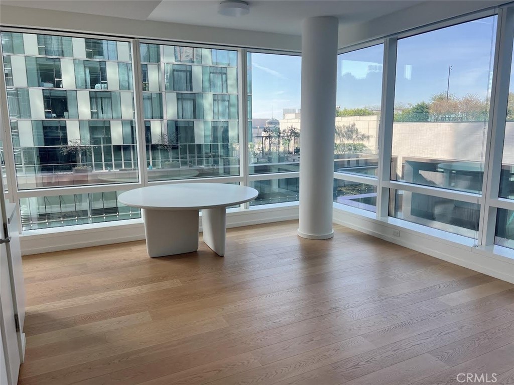 MLS #WS25252962 image #0