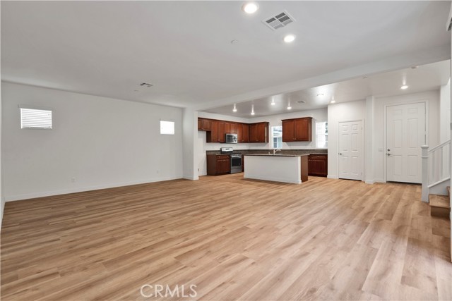 MLS #WS25253830 image #1